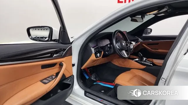 BMW 5 Series (G30) id 3670983 из Кореи 20