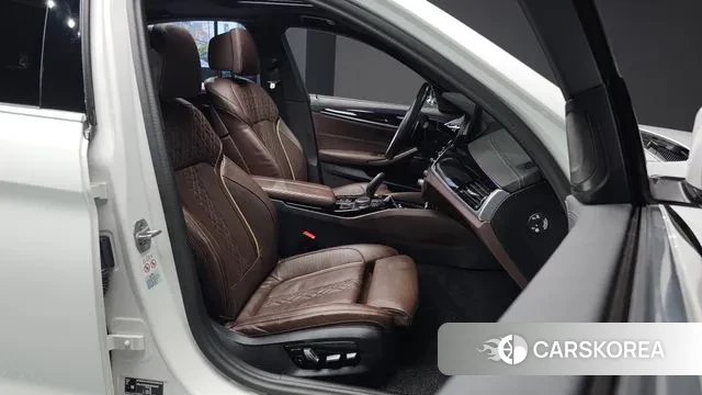 BMW 5 Series (G30) id 2968855 из Кореи 20