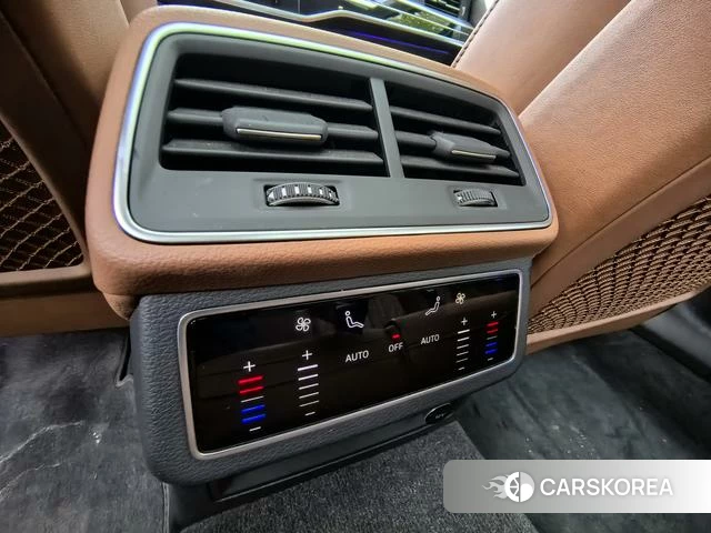 Audi A6L id 3890648 из Китая 13
