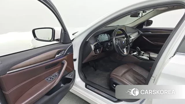 BMW 5 Series (G30) id 3754625 из Кореи 20