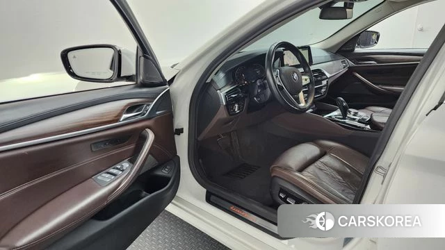 BMW 5 Series (G30) id 4179885 из Кореи 20