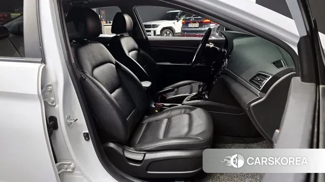 Hyundai Avante AD id 3045541 из Кореи 20