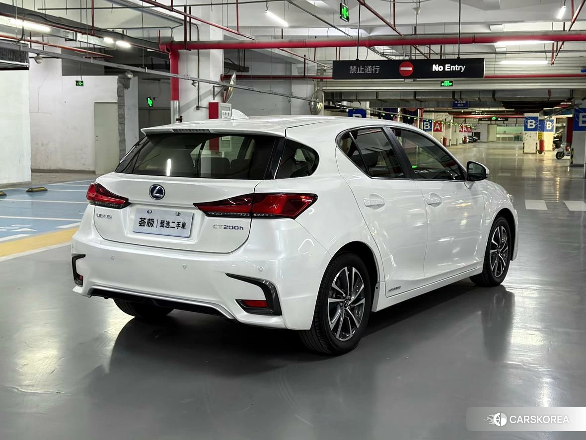 Lexus CT id 4479338 из Китая 16