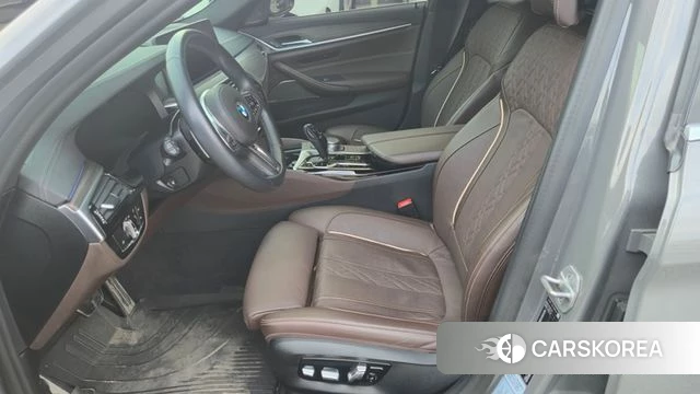 BMW 5 Series (G30) id 3893098 из Кореи 17