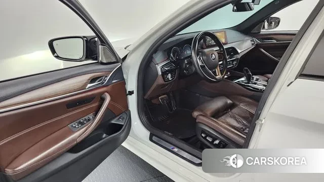 BMW 5 Series (G30) id 3698926 из Кореи 20