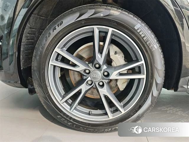 Audi Q5L id 3913693 из Китая 14