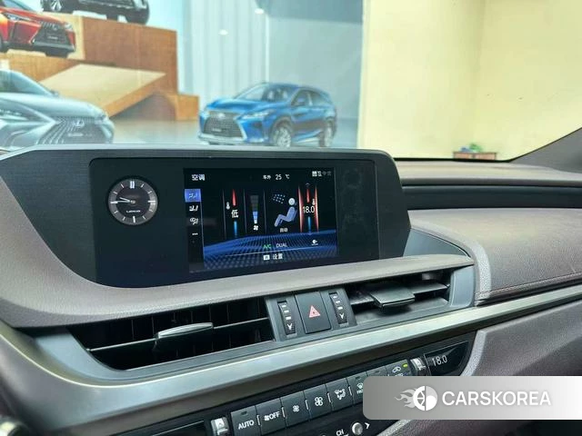 Lexus ES id 4353824 из Китая 26