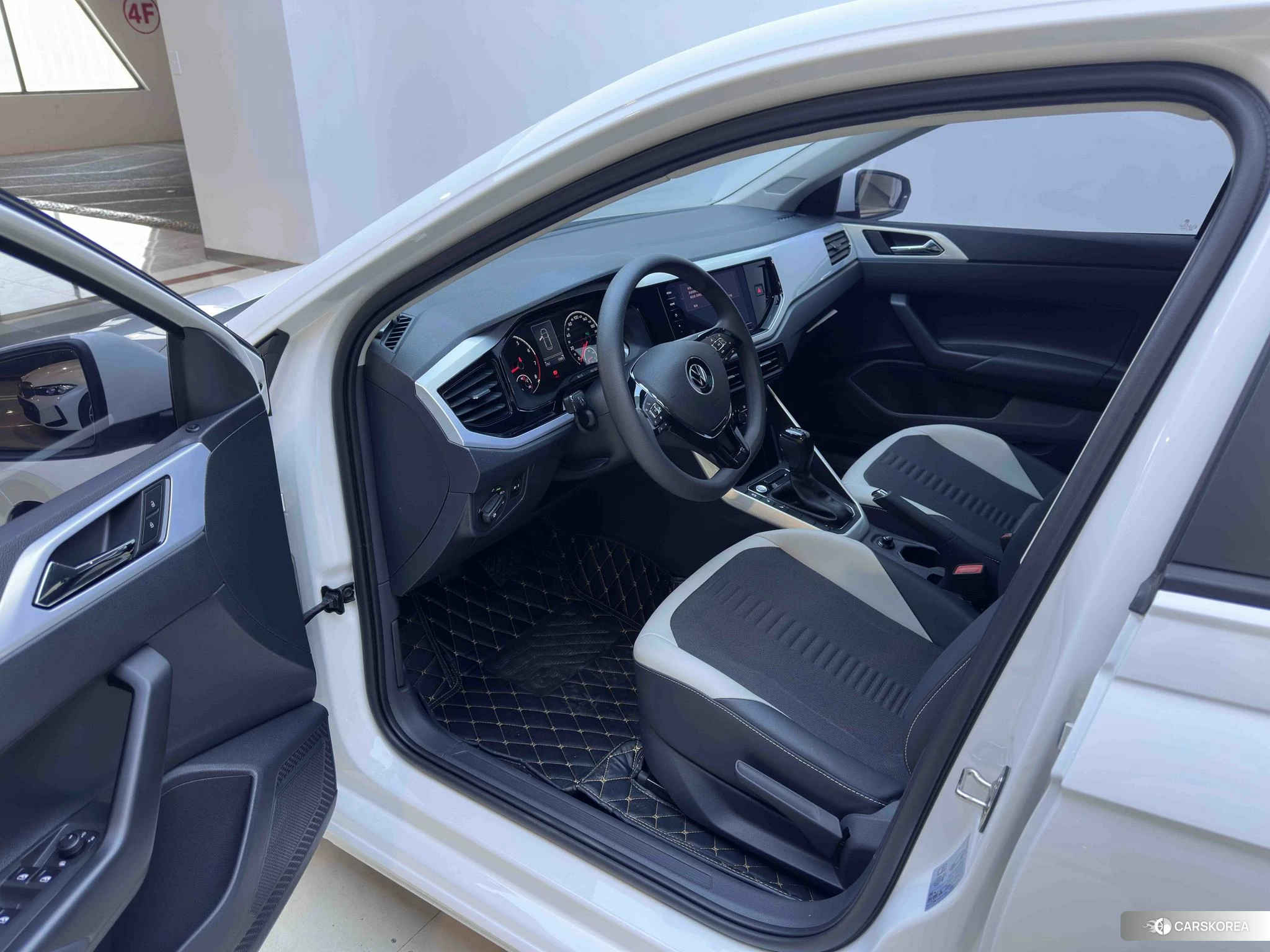 Volkswagen Polo id 4485369 из Китая 20