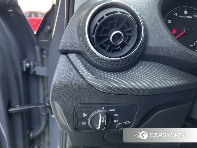 Audi Q2L id 4328778 из Китая 30