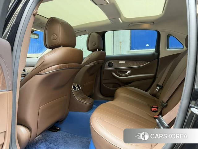 Mercedes-Benz E-class id 4255808 из Китая 11