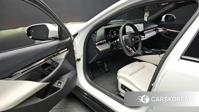 BMW 5 Series (G60) id 4177420 из Кореи 20