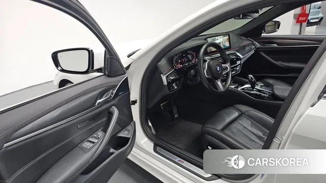 BMW 5 Series (G30) id 3267927 из Кореи 20