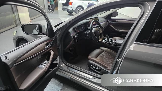 BMW 5 Series (G30) id 3935870 из Кореи 20