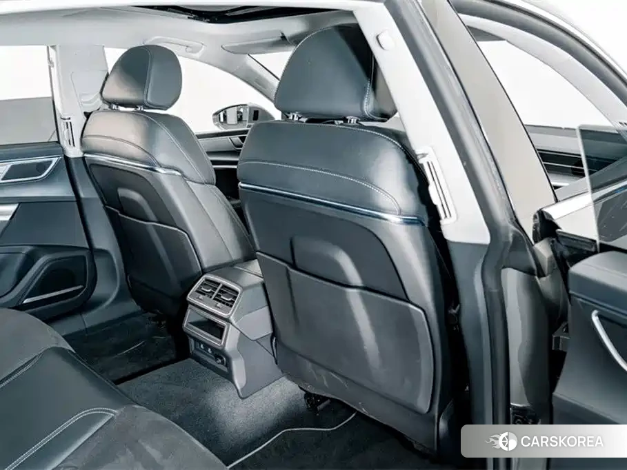 Audi A7L id 4669396 из Китая 27