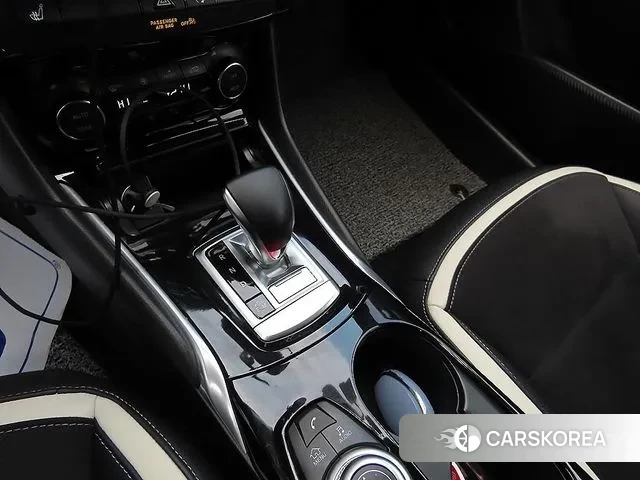 Infiniti Q30 id 3761179 из Кореи 20