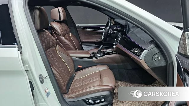 BMW 5 Series (G30) id 3799750 из Кореи 20