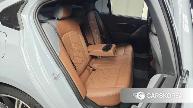 BMW 5 Series (G60) id 4532956 из Кореи 32
