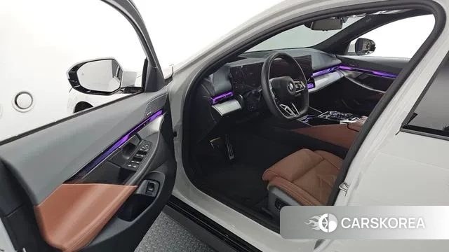 BMW 5 Series (G60) id 3404954 из Кореи 20