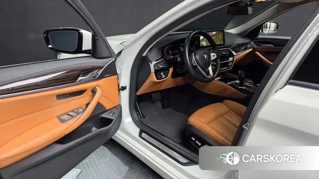 BMW 5 Series (G30) id 3697465 из Кореи 21