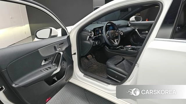 Mercedes-Benz A-Class W177 id 4338672 из Кореи 31