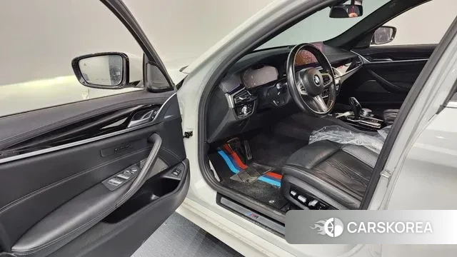 BMW 5 Series (G30) id 3691668 из Кореи 20