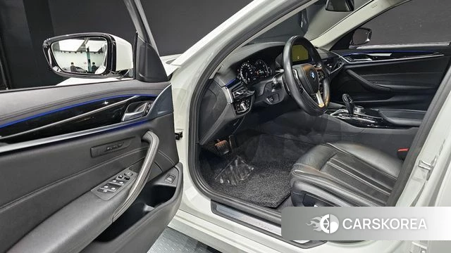 BMW 5 Series (G30) id 3905965 из Кореи 20