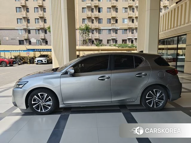 Lexus CT id 4272680 из Китая 21