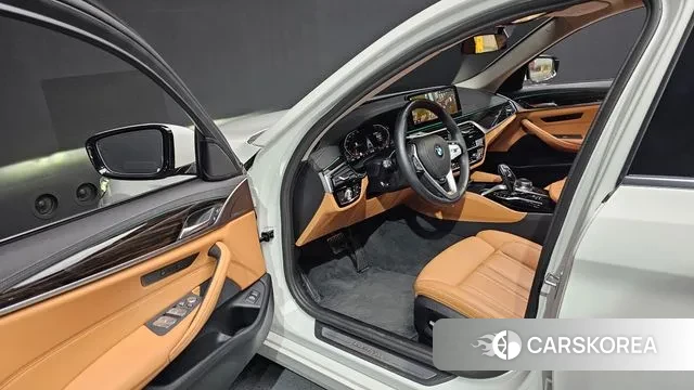 BMW 5 Series (G30) id 3372578 из Кореи 20