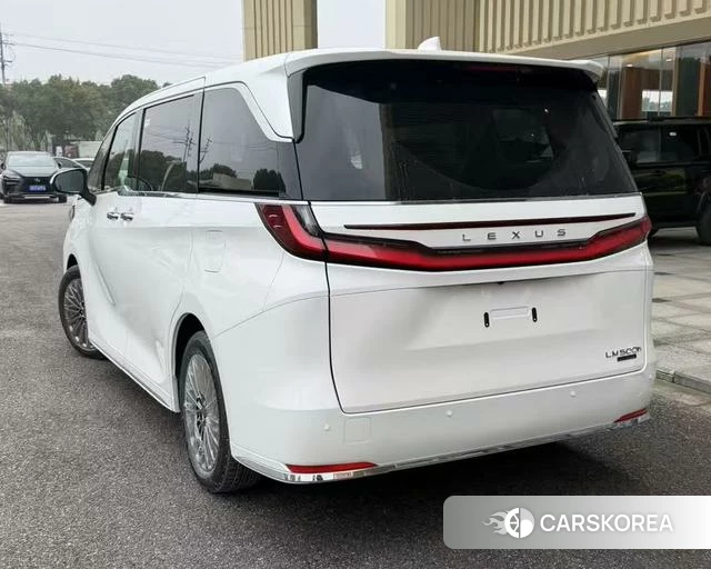 Lexus LM id 4275186 из Китая 16