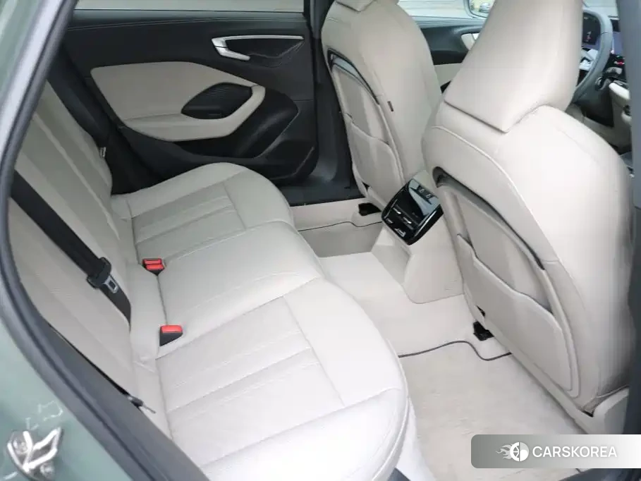 Audi A5L id 4601129 из Китая 17