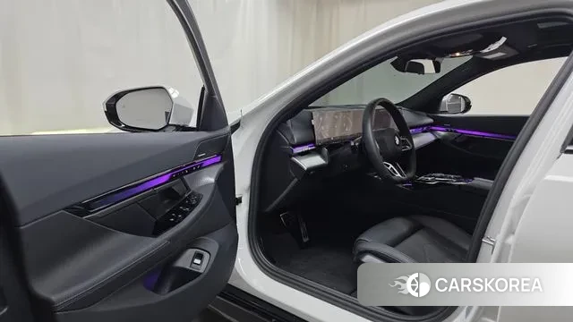 BMW 5 Series (G60) id 3648812 из Кореи 20