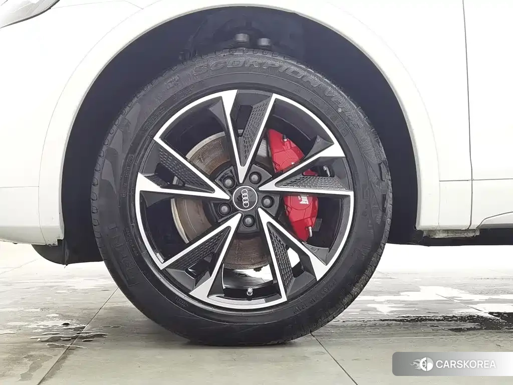 Audi Q5L id 4601879 из Китая 24