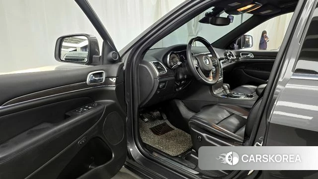 Jeep Grand Cherokee id 4203915 из Кореи 33