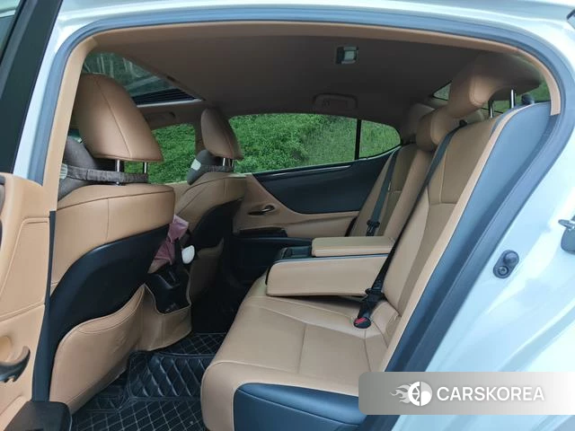 Lexus ES id 4278043 из Китая 21