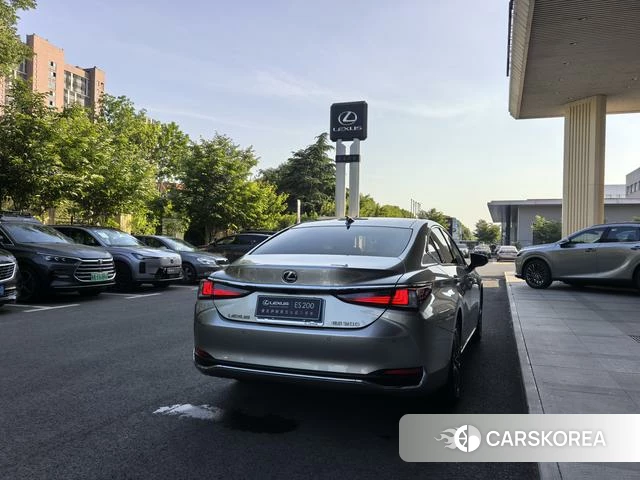 Lexus ES id 4335904 из Китая 17