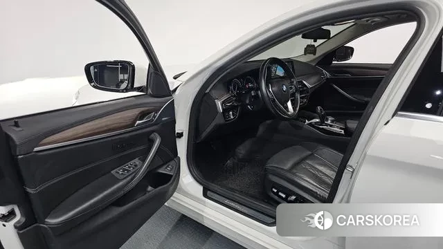 BMW 5 Series (G30) id 3505469 из Кореи 20