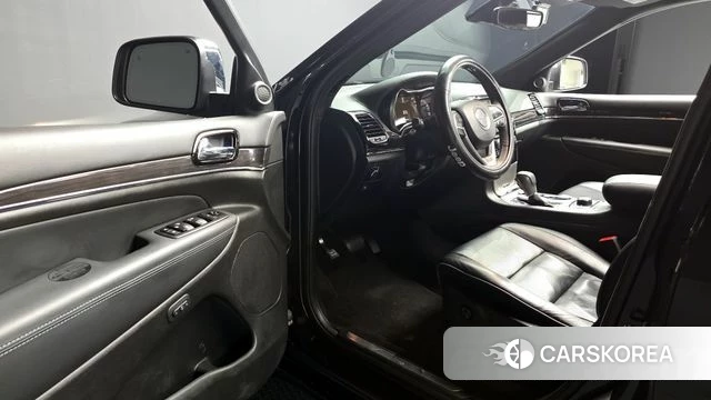 Jeep Grand Cherokee id 4424539 из Кореи 32