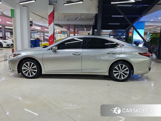 Lexus ES id 4367490 из Китая 14