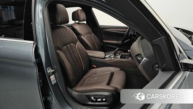 BMW 5 Series (G30) id 4225347 из Кореи 32