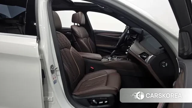 BMW 5 Series (G30) id 3640575 из Кореи 20