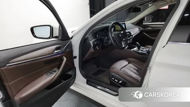 BMW 5 Series (G30) id 3085637 из Кореи 20