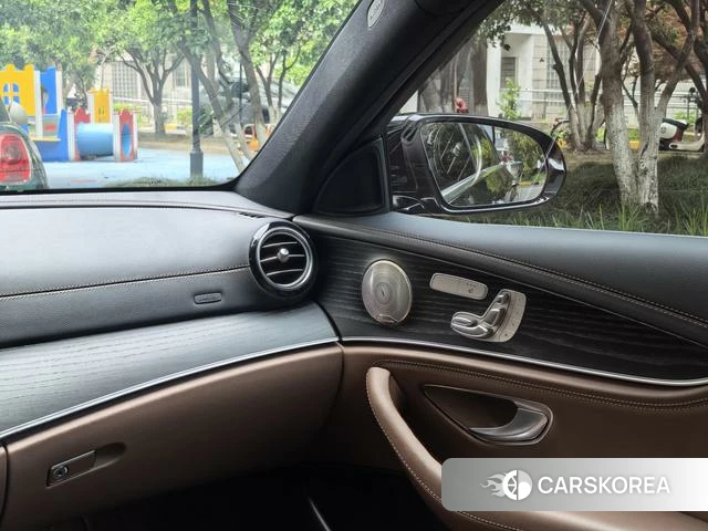 Mercedes-Benz E-class id 4359635 из Китая 14