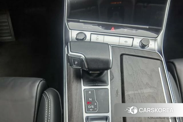 Audi A6L id 4257936 из Китая 24