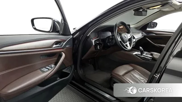 BMW 5 Series (G30) id 3686442 из Кореи 20