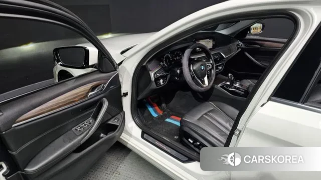 BMW 5 Series (G30) id 3687355 из Кореи 20