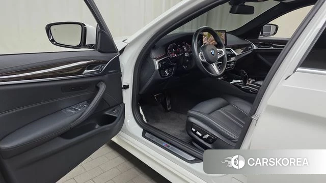 BMW 5 Series (G30) id 3871707 из Кореи 20