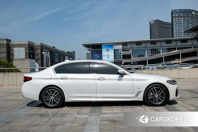 BMW 5 series PHEV id 4272245 из Китая 11