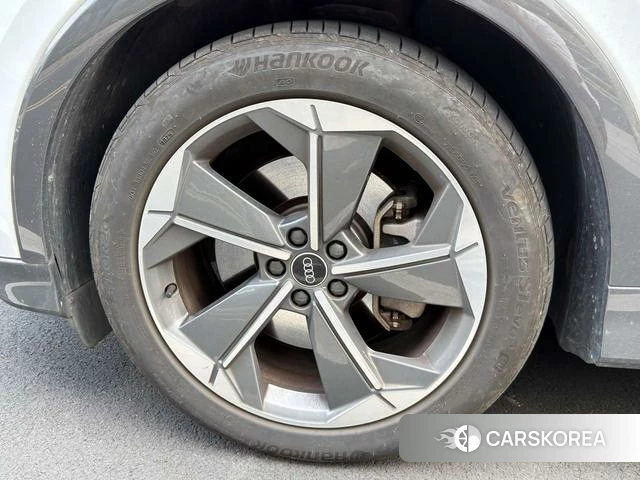 Audi Q5 e-tron id 4263918 из Китая 30