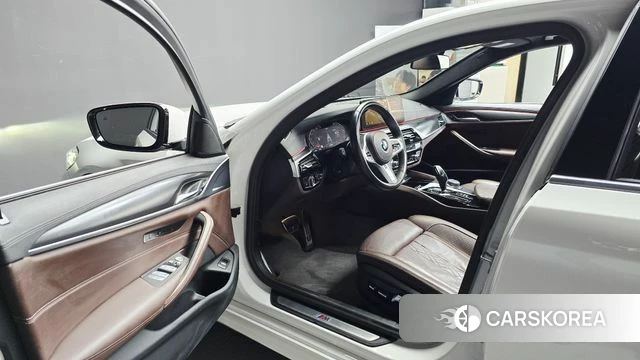 BMW 5 Series (G30) id 4243947 из Кореи 31