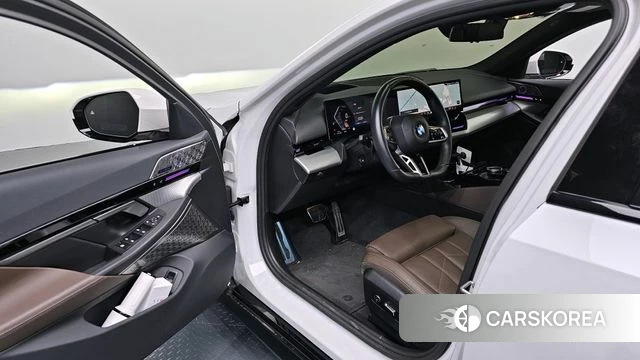 BMW 5 Series (G60) id 3914672 из Кореи 20